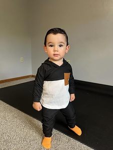 Conjunto de Verano para Niños, Camiseta con Estampado Gráfico y Pantalones Cortos, Ropa Casual para Niños y Niñas, Estilo Urbano - Product Image 2