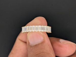 Bague de Fiançailles et de Mariage Chrétienne Demi-Éternité Lurba Jewels en Moissanite Taille Émeraude 1,45 Carat, Sertie Pavé Tendance, Or Jaune Massif 14K - Product Image 5