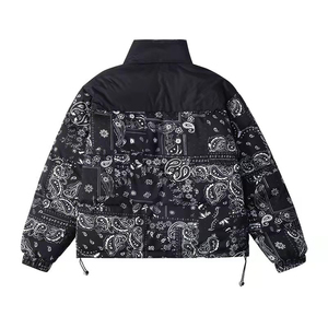 Chaqueta Acolchada Negra para Hombre con Estampado de Parches, Cuello Alto, Cierre de Cremallera, Cortavientos, Estilo Urbano de Invierno, Ajuste Holgado, Relleno de Poliéster - Product Image 2