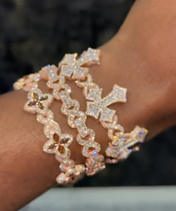Pulsera de Moissanita y Diamantes en Oro Rosa con Patrón Cruzado, Cadena de Eslabones con Micro Pavé, Joyería Religiosa de Lujo, Unisex, para Uso Diario - Product Image 4