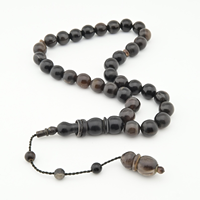 Tasbih unique en corail noir du Golfe d'Arabie |   Perles de prière Yusr rares avec accents de corail doré |   Tournerie égyptienne artisanale
