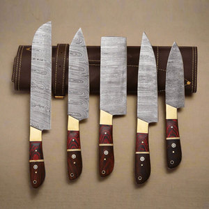 Ensemble de couteaux de chef en acier Damas faits à la main avec étui en cuir, couteaux de cuisine fiables pour un usage quotidien en cuisine - Product Image 1