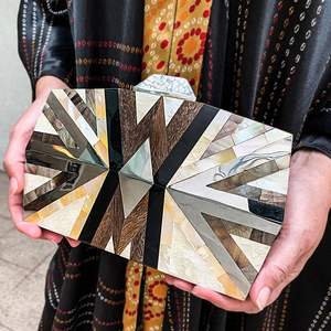 Bolso de mano de madera con incrustaciones de nácar – Diseño artesanal – Elegante bolso de noche para novias y fiestas – Logotipo personalizado - Product Image 5