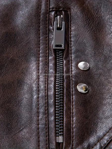 Top Trending Transpirable y Cómodo Precio al por mayor Moda de invierno Oem Diseños Chaqueta de cuero genuino para hombres - Product Image 4