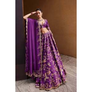 Hermoso Lehenga Choli con Lentejuelas y Bordado Zari y Dori para Fiestas y Vestimenta Profesional - Product Image 4