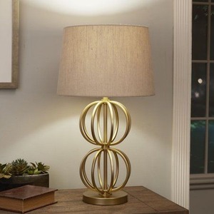 Lámpara de Mesa Moderna de Alambre Metálico con LED, Lámpara Decorativa de Escritorio para el Hogar, Estudio, Dormitorio, Lámpara de Noche con Acabado Dorado y Pantalla de Tela - Product Image 1