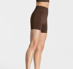 Shorts décontractés pour femmes, style européen et américain, couleur unie, cinq boutons, coupe droite ajustée, grande taille, 100 % polyester - Product Image 4