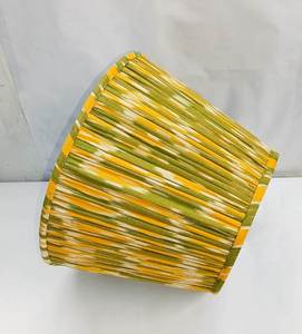 Abat-jour en tissu de lin Ikat moderne fait main, motif vert et jaune, pour lampes de table et de sol, vente en gros sur mesure - Product Image 4