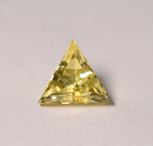 Zafiro Amarillo de Laboratorio, Corte Trillón, 10 mm, Gema Suelta, Corindón Genuino, Piedra Piramidal Creada en Laboratorio - Product Image 4