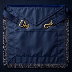 Insignia Masónica de Lujo Bordada, Personalizada en Tamaño e Impresión, Terciopelo Azul, Tela Blanca, Compases Cuadrados Dorados, Borlas y Flecos de Encaje - Product Image 5