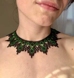 Collier UO en perles noires magnifiquement brodé à la main avec des perles de verre de haute qualité, idéal pour les tenues traditionnelles et les robes de soirée - Product Image 1
