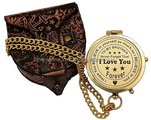 เข็มทิศกระเป๋าแบนทองเหลืองเดินเรือพิมพ์ไม่ซ้ําใครกับเข็มทิศแกะสลัก Brother ของฉันพร้อมกล่องหนังตกแต่ง - Product Image 4