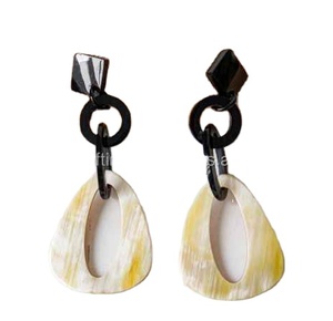 Boucles d'oreilles longues en acide acétique léopard coloré de la mode européenne Boucles d'oreilles en corne polie de l'UCI avec style animal exagéré - Product Image 3
