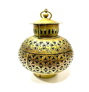 Farol cilíndrico vintage dorado con ventana de malla central y asa superior para iluminación, disponible a precios de mayorista. - Product Image 3