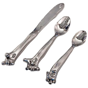 Juego de Cubiertos de Acero Inoxidable Plateado Pulido, Mango Hecho a Mano con Diseño de Manos de Hulk, Estilo Occidental y Diferentes Diseños - Product Image 1