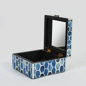 Caja de Joyería de Madera Maciza Azul y Blanca SOFIYA CRAFT con Cierre de Llave, Diseño Rectangular Moderno para Almacenamiento en el Hogar - Product Image 2