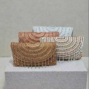 Bolso de mano tipo sobre de bronce con adornos de cristal, hecho a mano, para novias, de la colección Golden Age - Product Image 1