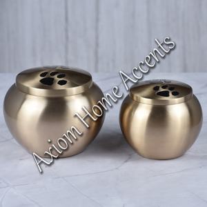 Urna de cremación para mascotas hecha a mano con diseño de huella de pata para honrar a las mascotas amadas en un memorial atemporal de Axiom Home Accents - Product Image 5