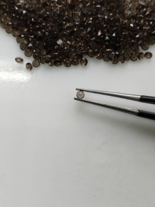 Cuarzo Ahumado Marrón Natural de 2.5MM, Corte Brillante Redondo, Tratado Térmicamente, Gema Suelta de la Mejor Calidad para Joyería - Product Image 3