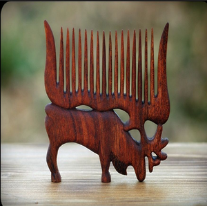 Peigne à cheveux en bois à dents larges, orné de motifs baroques sculptés et de motifs de feuilles, disponible à prix de gros. - Product Image 3