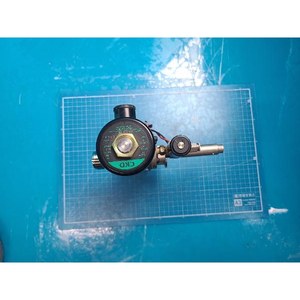 Vanne solénoïde à vide poussé CKD USB3-6-3-OJ+HVB51-X0394, utilisée comme pièce détachée pour équipement semi-conducteur d'époque - Product Image 1
