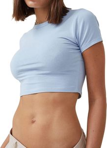 Camiseta Corta para Mujer de Estilo Lujoso y Refinado con Elementos de Moda Sostenible para Vacaciones - Product Image 2