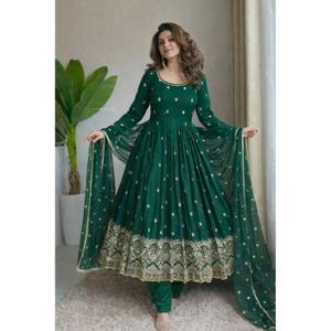 เปิดตัวชุดเดรส Anarkali ดีไซน์ใหม่ทันสมัยสำหรับงานเทศกาล งานปาร์ตี้ งานแต่งงาน งาน Diwali พร้อมงานปักเลื่อมและงานปักลายแบบ Reverser - Product Image 1