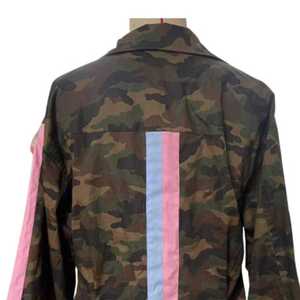 Chaqueta de Camuflaje para Mujer Jack and Jill con Ribete Rosa, Logotipo Bordado Personalizado, Chaqueta Utilitaria con Botones, Suministro al por Mayor OEM - Product Image 5