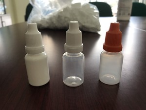 ขวดหยดตาทรงกระบอกก้นแบน น้ำหนักเบา ทนทาน ผลิตจากพลาสติก PE/PP สีขาว ขนาด 3-15 มล. พร้อมฝาปิดแบบซีล รุ่น C0078 - Product Image 4