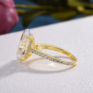 Anillo de compromiso de diamante de laboratorio ovalado de 3 CT, anillo solitario de oro amarillo macizo de 14K con banda de catedral Eternity, anillo de boda de lujo - Product Image 2