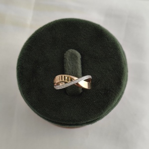 แหวนทองคำ 18K ประดับเพชรทรงไขว้สำหรับผู้หญิง ดีไซน์เรขาคณิตทันสมัย วงแหวนไขว้แบบฝังเพชร เครื่องประดับชั้นดีสำหรับงานแต่งงานและงานปาร์ตี้ - Product Image 4