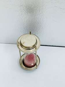 Reloj de arena 3D de 6.5'' con acabado de aluminio y níquel, diseño de cruz, pieza de mesa de fundición de moda para fiesta de graduación - Product Image 2