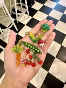 Porte-clés brodé artisanal de qualité supérieure avec élégante broderie de perles pour femmes, mode et collections de cadeaux - Product Image 2