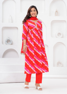 Conjunto de Kurta, Pantalón y Dupatta Estampado Rojo para Mujer |   Kurti Étnico con Cuello en V Recto y Dupatta de Diseño - Product Image 2