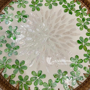 Bandeja Redonda de Ratán con Incrustaciones de Mosaico, Hoja Verde y Flor Blanca con Incrustaciones de Madreperla - Product Image 4