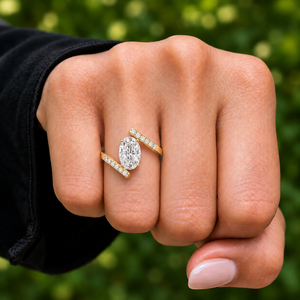 Anillo de Compromiso con Diamante Cultivado en Laboratorio de Corte Ovalado de 2 Quilates, Certificado IGI, Engaste Pavé, Oro de 14K/18K, Joyería Nupcial - Product Image 2