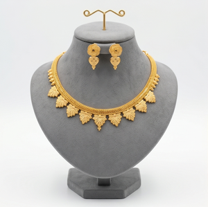 Divyoro-Conjunto de collar gargantilla chapado en oro para mujer, longitud ajustable, pendientes con patrón de hojas, joyería clásica para fiesta de boda Orissa - Product Image 1