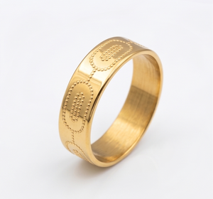 DIVYORO Anillo clásico para hombre con banda de eslabones ovalados chapados en oro de 22 quilates - Product Image 1