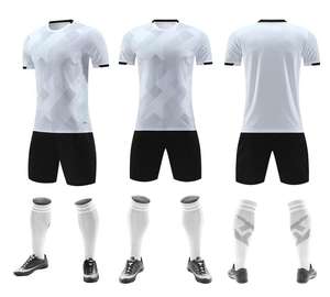 Tenue de football personnalisée en tissu à séchage rapide, maillots et uniformes de football imprimés et uniformes de football simples pour jeunes - Product Image 1