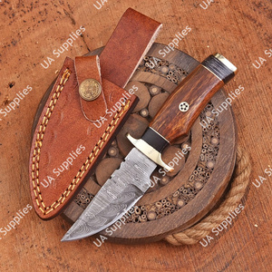 Cuchillo de bolsillo multiusos EDC de acero de Damasco hecho a mano, grado industrial, afilado como una navaja, 58 Sharp, con mango de palisandro y latón, OEM - Product Image 4