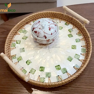 Elegante Bandeja de Servicio Clásica de Ratán con Diseño de Asas de Nácar para Uso Múltiple, Técnicas de Laca para Sala de Estar - Product Image 4