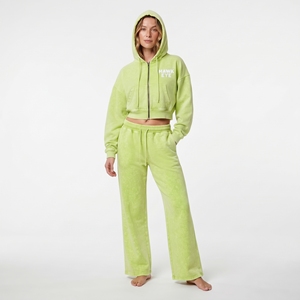 Conjunto de dos piezas para mujer, muy vendido, con sudadera corta con cremallera completa y hombros caídos, y pantalones jogger de pierna ancha, diseño de logotipo personalizado. - Product Image 3
