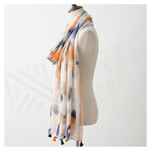Pañuelo de Seda Cuadrado para Mujer NORTH APPROACH, Estampado Floral, Elegante Accesorio de Moda Multifuncional para Todas las Temporadas - Product Image 3
