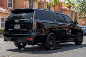 2024 Cadillac Escalade ESV 4WD Platinum 6.2 Litros V8 Paquete de Remolque de Servicio Pesado, Propiedad del Sur, Asientos de Cuero, Volante a la Izquierda, R20 Trasero - Product Image 2