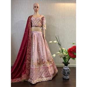 Vêtements indiens et pakistanais de créateur Beau travail de broderie Lehenga Choli - Product Image 1
