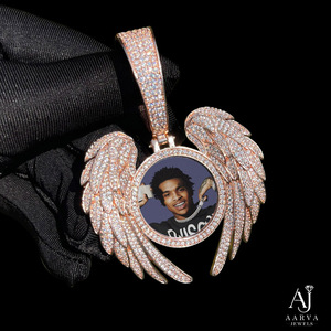 Pendentif Aile Personnalisé avec Photo, Plaqué Or, Laiton, Zircon, Breloque Souvenir Iced Out, Bijoux Hip Hop - Product Image 1