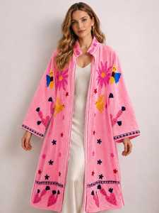 Veste longue en velours rose brodée de fleurs et d'oiseaux, style bohème chic, pour femme, manteau d'hiver très remarquable - Product Image 1
