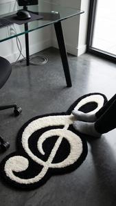 Alfombra Antideslizante de Lana con Diseño Único de Nota Musical Clave de Sol, Hecha a Mano, en Blanco y Negro, con Símbolo Musical, Suave y Afelpada - Product Image 3