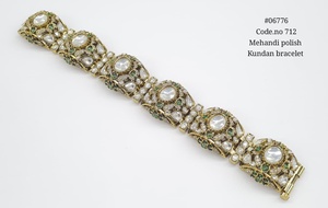 Bracelet Kundan 06776, bracelet plaqué Mehandi, pierre verte et blanche, bracelet de luxe en laiton, bijoux ethniques Kundan pour mariage - Product Image 3