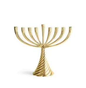 Candelabro Metálico Clásico para Menorah, Candelabro Decorativo para Hanukkah, Soporte para Velas, Decoración Atemporal para el Hogar - Product Image 2